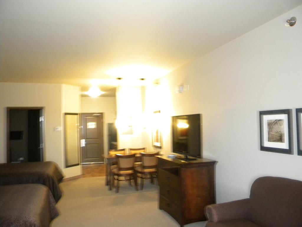 Teddy'S Residential Suites Watford City מראה חיצוני תמונה