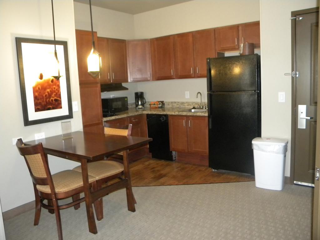 Teddy'S Residential Suites Watford City מראה חיצוני תמונה