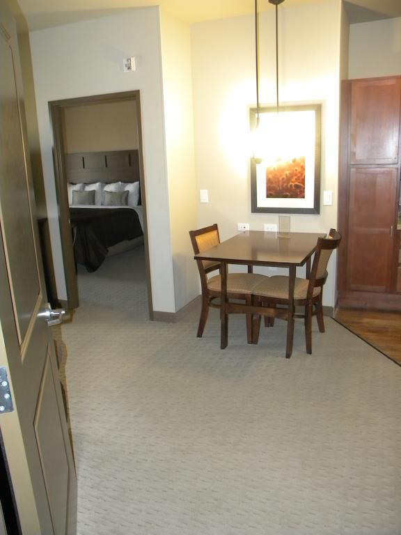 Teddy'S Residential Suites Watford City מראה חיצוני תמונה