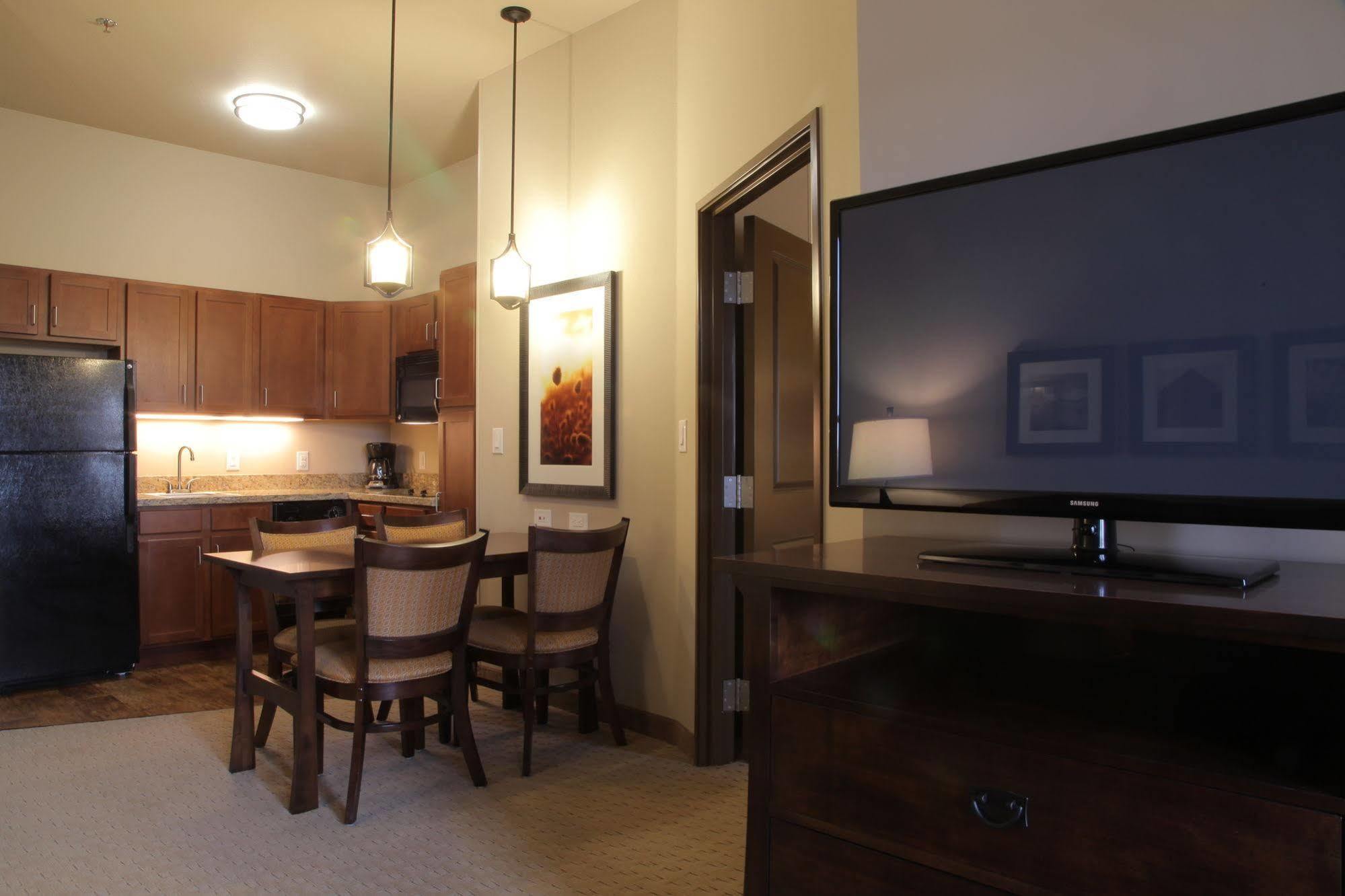 Teddy'S Residential Suites Watford City מראה חיצוני תמונה