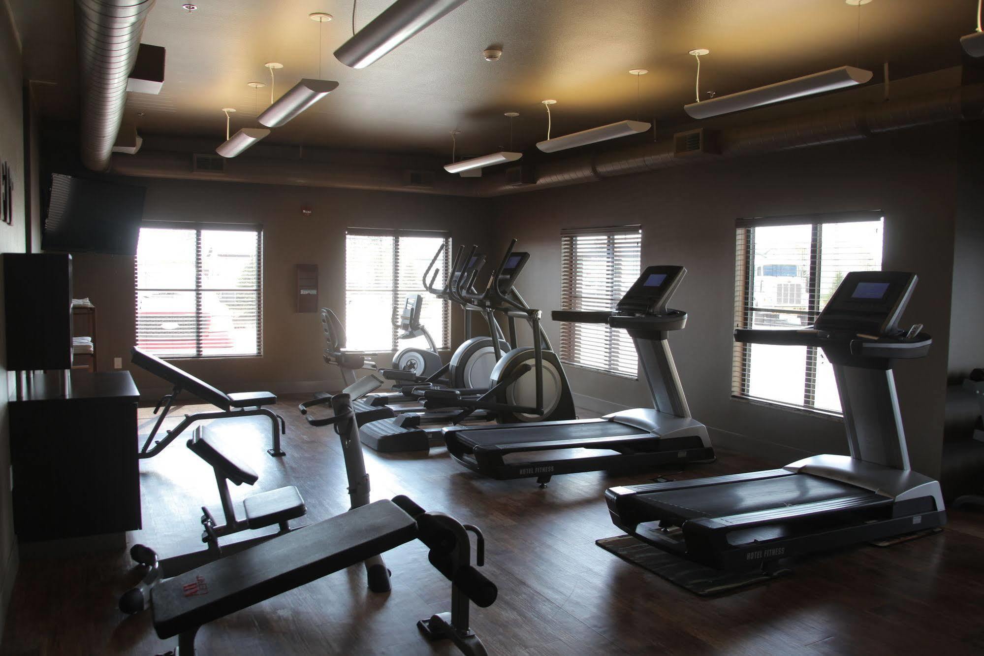 Teddy'S Residential Suites Watford City מראה חיצוני תמונה